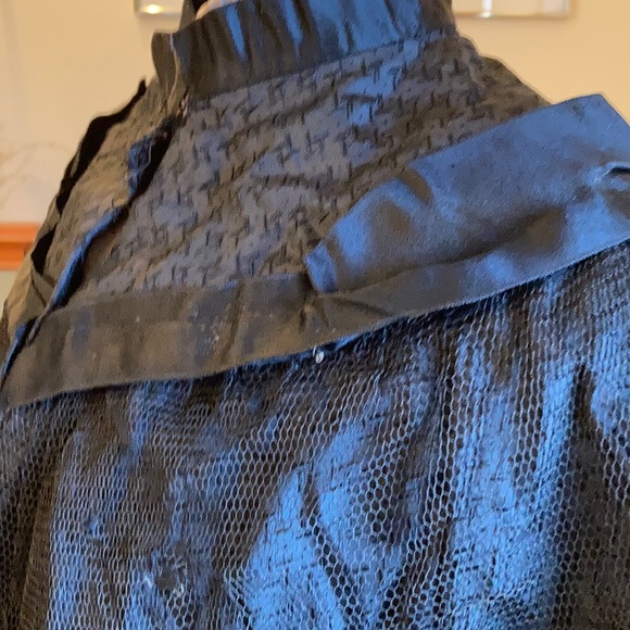 Antique ladies handmade cape in black lace. - Picture 4 of 9
